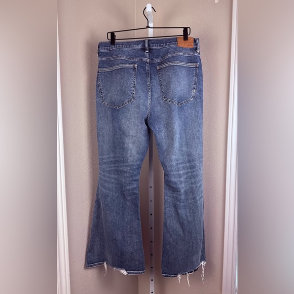 AE 77 High Rise Flare Jeans Size 31 Short - Picture 3 of 8